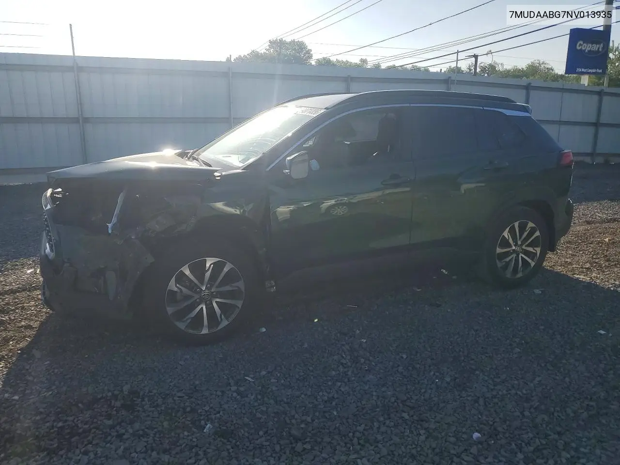 2022 Toyota Corolla Cross Xle VIN: 7MUDAABG7NV013935 Lot: 59371406