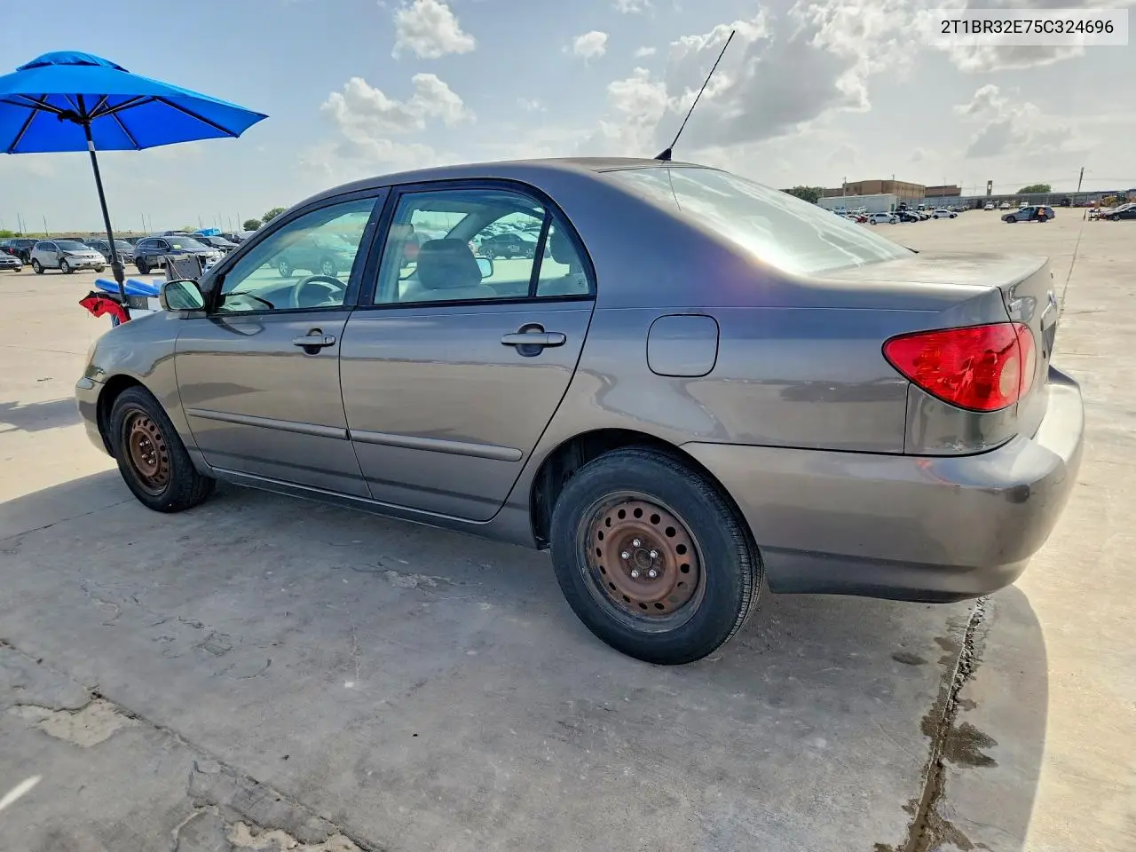 2005 Toyota Corolla Le VIN: 2T1BR32E75C324696 Lot: 61556166