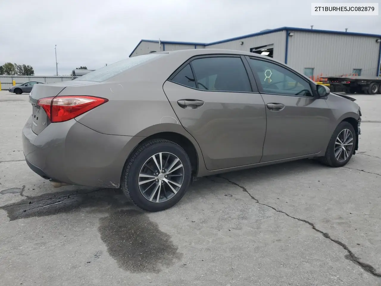 2T1BURHE5JC082879 2018 Toyota Corolla L