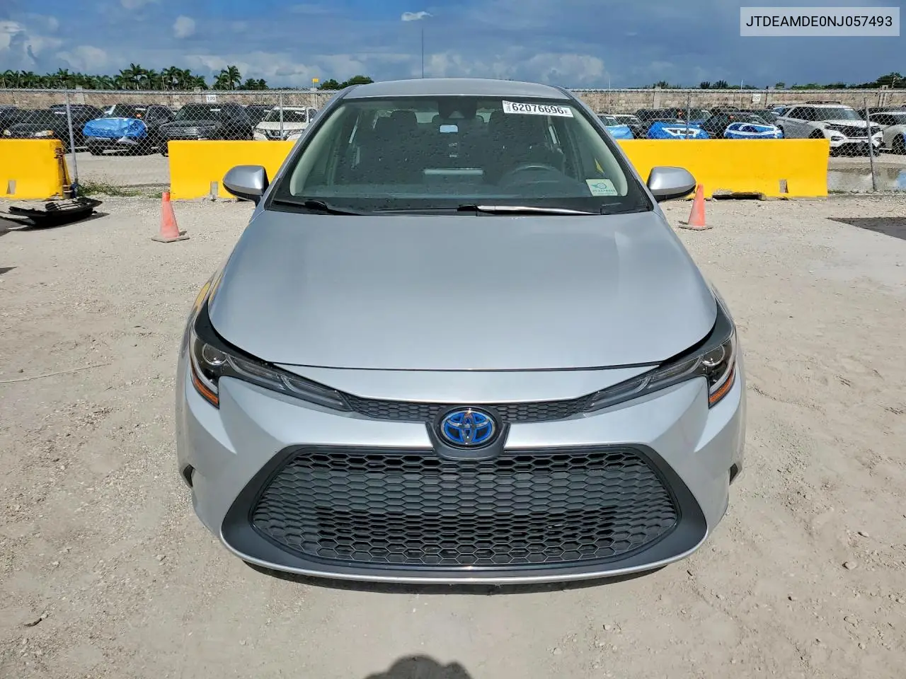 2022 Toyota Corolla Le VIN: JTDEAMDE0NJ057493 Lot: 62076696
