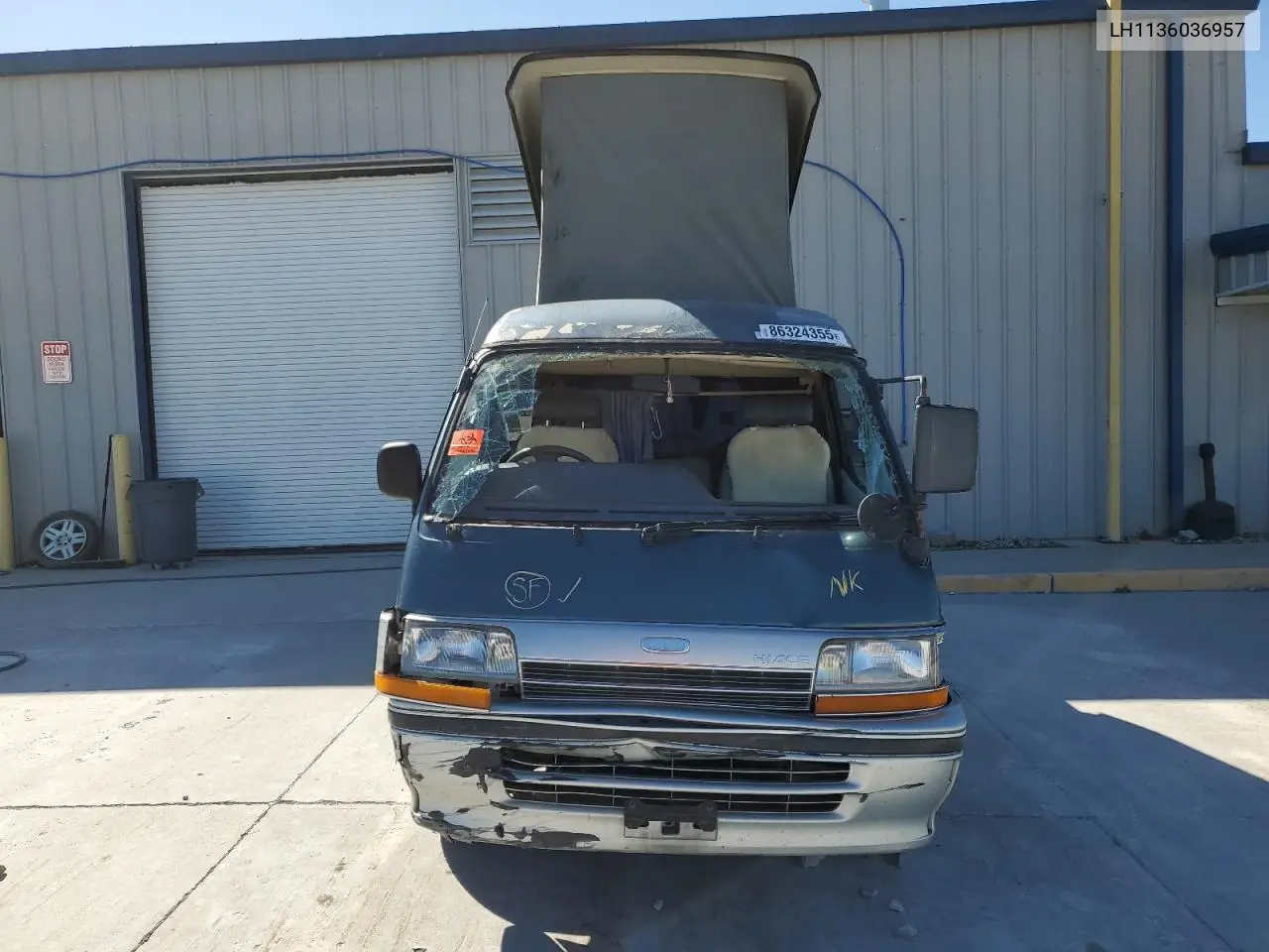 1992 Toyota Hi Ace VIN: LH1136036957 Lot: 86324355