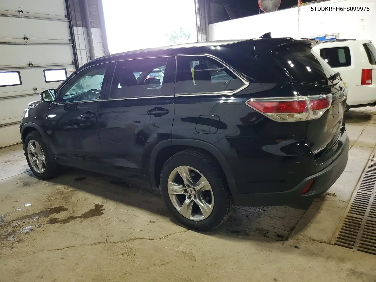5TDDKRFH6FS099975 2015 Toyota Highlander Limited