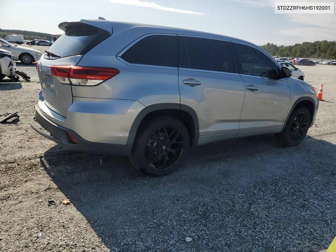 5TDZZRFH6HS192001 2017 Toyota Highlander Le Plus