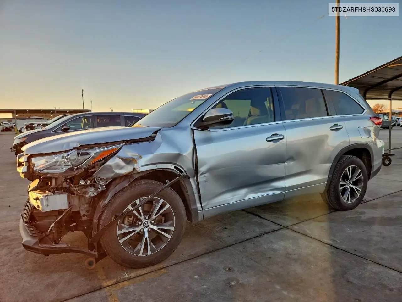 5TDZARFH8HS030698 2017 Toyota Highlander Le