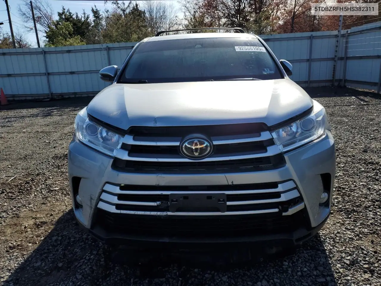 5TDBZRFH5HS382311 2017 Toyota Highlander Le