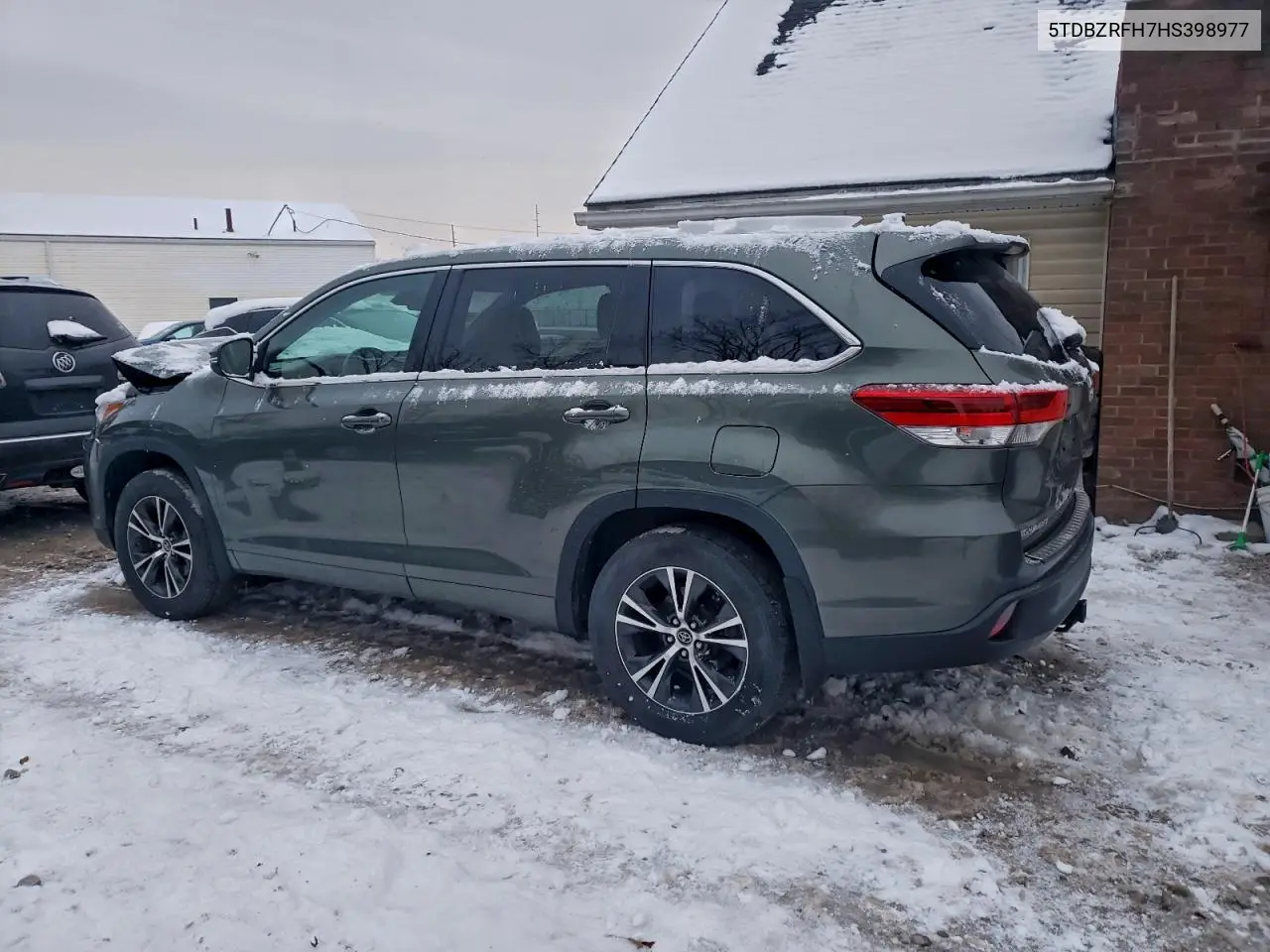 5TDBZRFH7HS398977 2017 Toyota Highlander Le