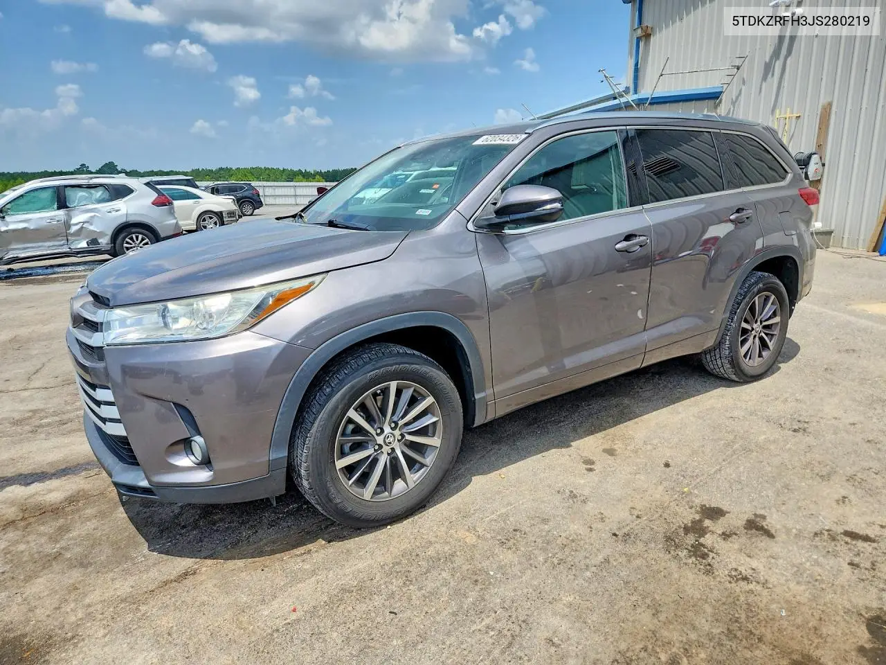 2018 Toyota Highlander Xle VIN: 5TDKZRFH3JS280219 Lot: 62034326