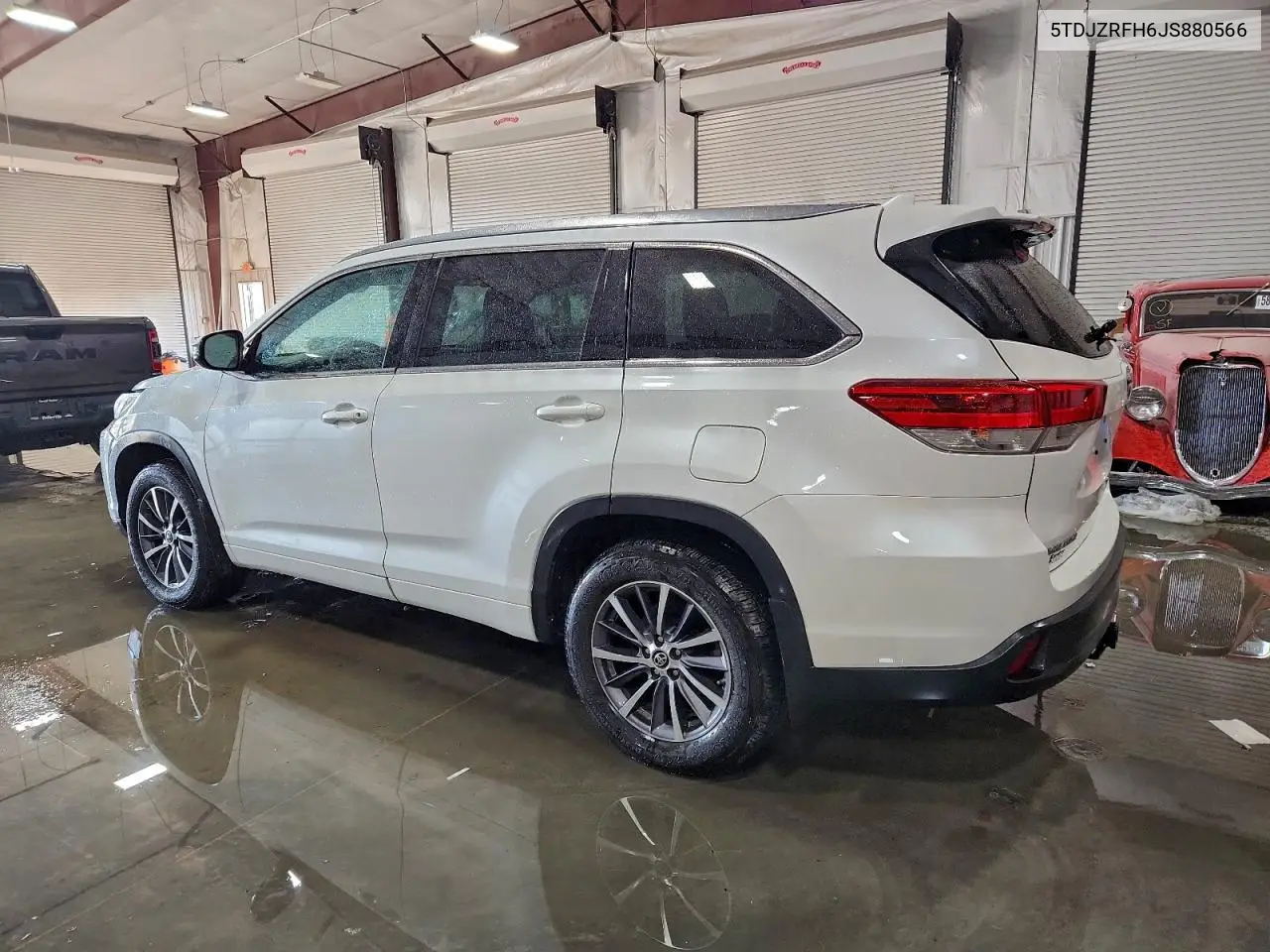 5TDJZRFH6JS880566 2018 Toyota Highlander Xle