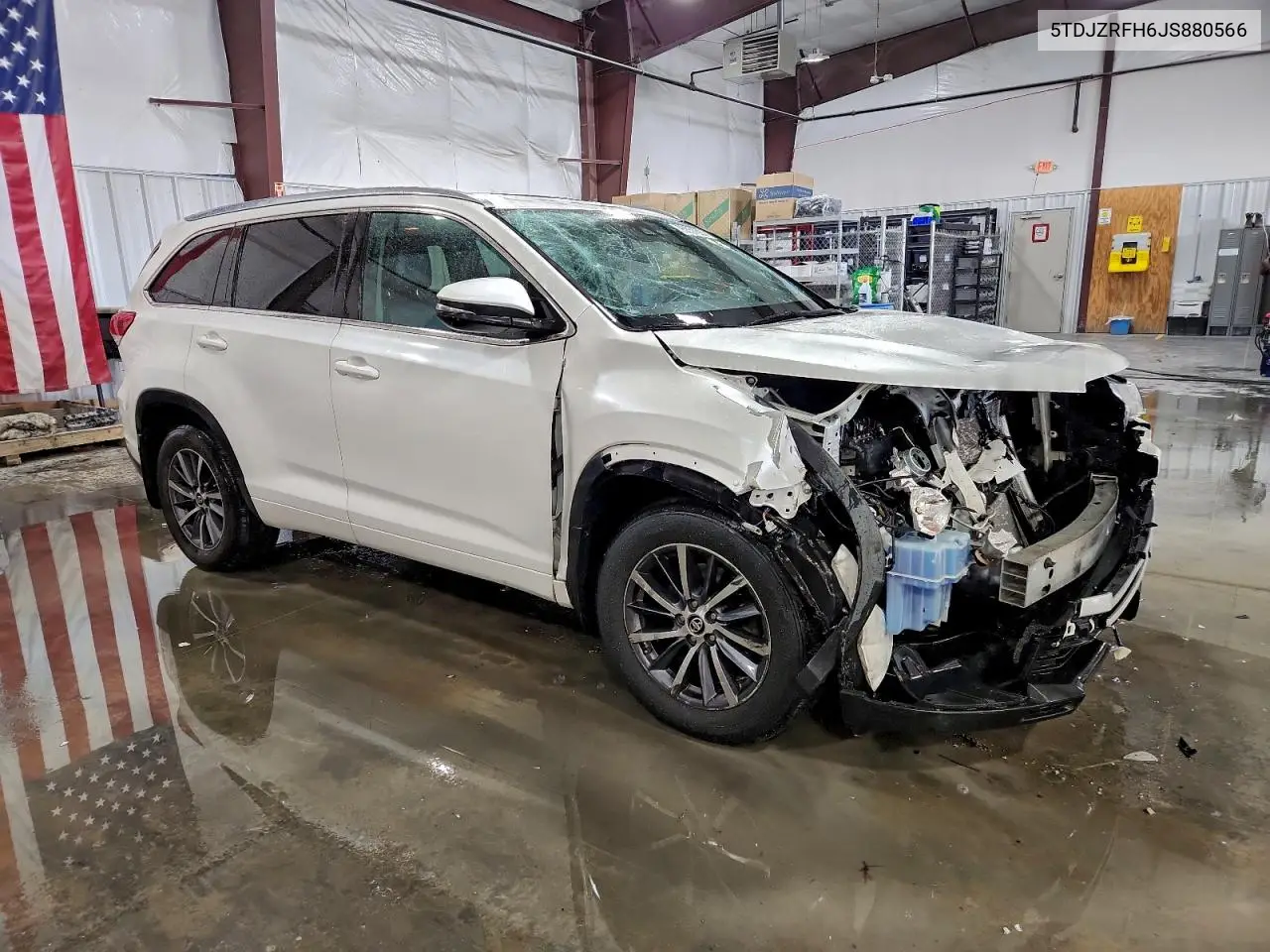5TDJZRFH6JS880566 2018 Toyota Highlander Xle