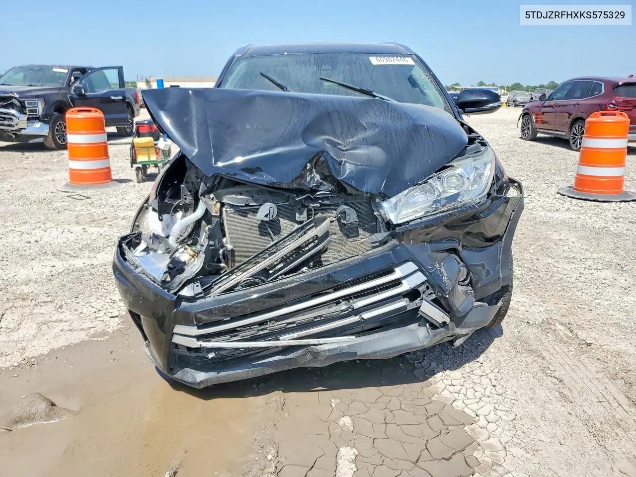 2019 Toyota Highlander Xle VIN: 5TDJZRFHXKS575329 Lot: 60982446
