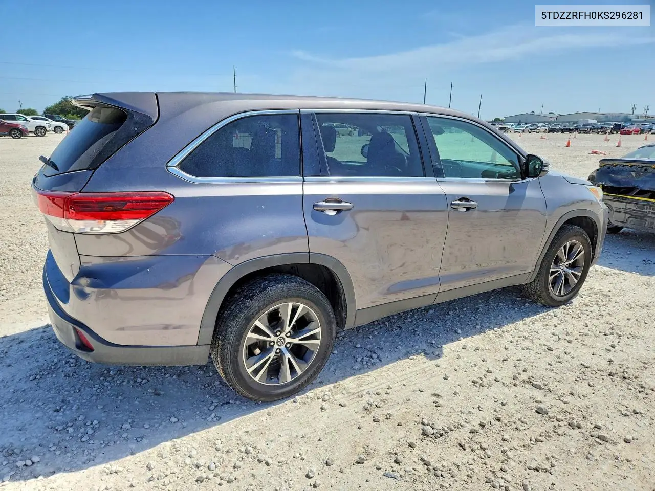 2019 Toyota Highlander Le VIN: 5TDZZRFH0KS296281 Lot: 61107916