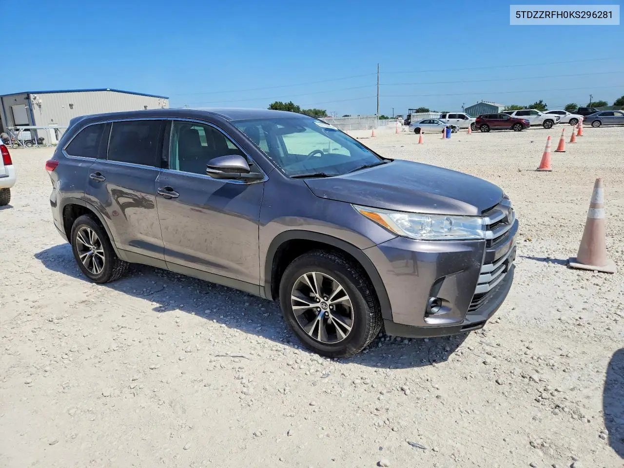 2019 Toyota Highlander Le VIN: 5TDZZRFH0KS296281 Lot: 61107916