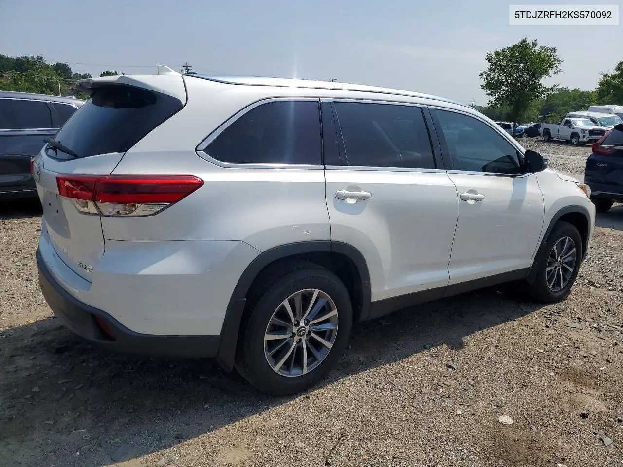 2019 Toyota Highlander Xle VIN: 5TDJZRFH2KS570092 Lot: 61350006