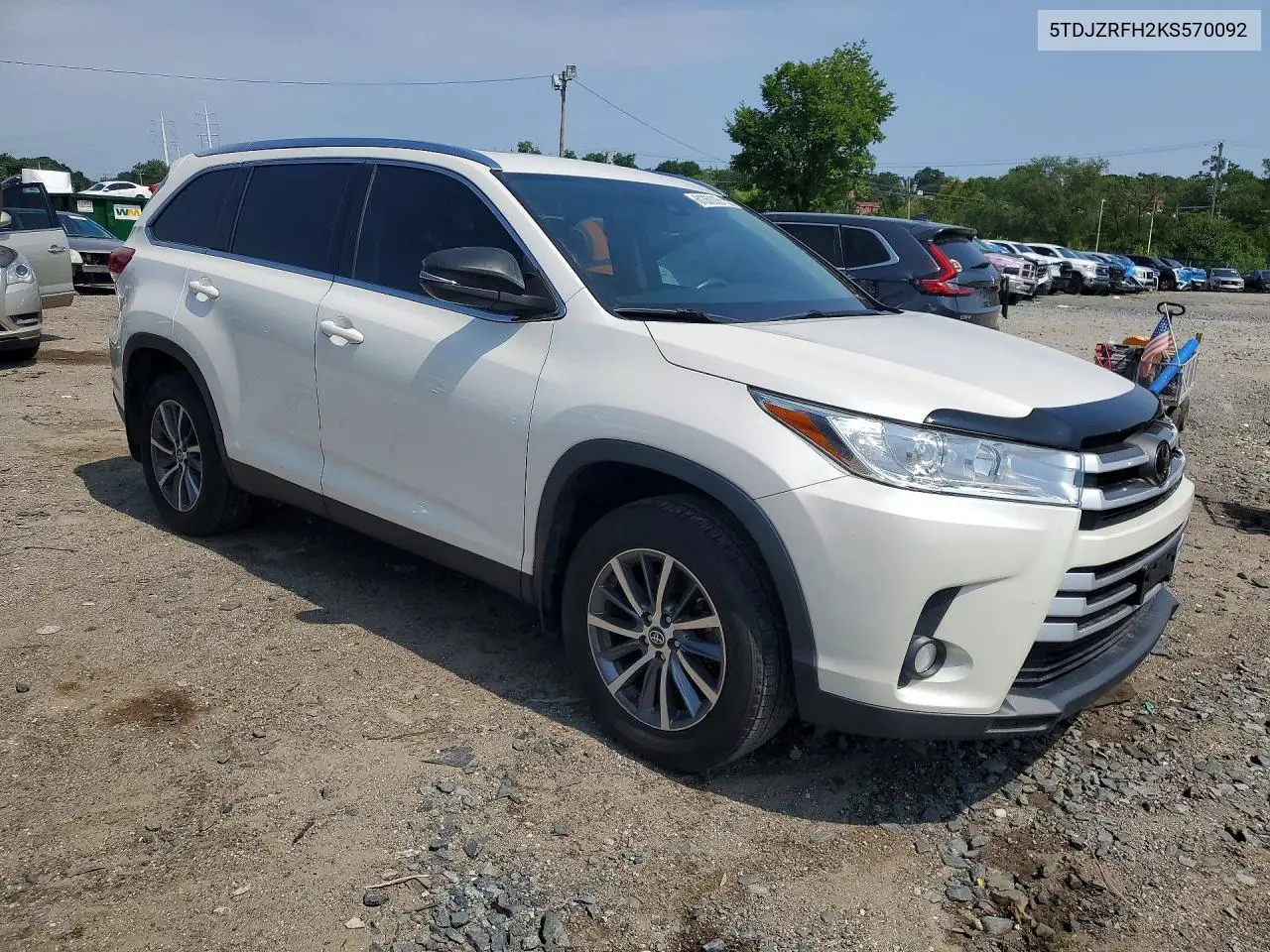 2019 Toyota Highlander Xle VIN: 5TDJZRFH2KS570092 Lot: 61350006