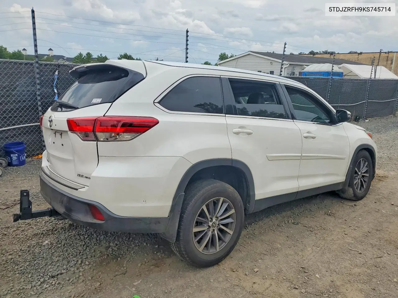 2019 Toyota Highlander Xle VIN: 5TDJZRFH9KS745714 Lot: 61950156