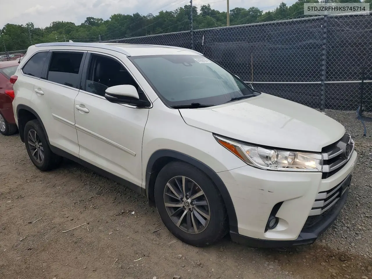 2019 Toyota Highlander Xle VIN: 5TDJZRFH9KS745714 Lot: 61950156