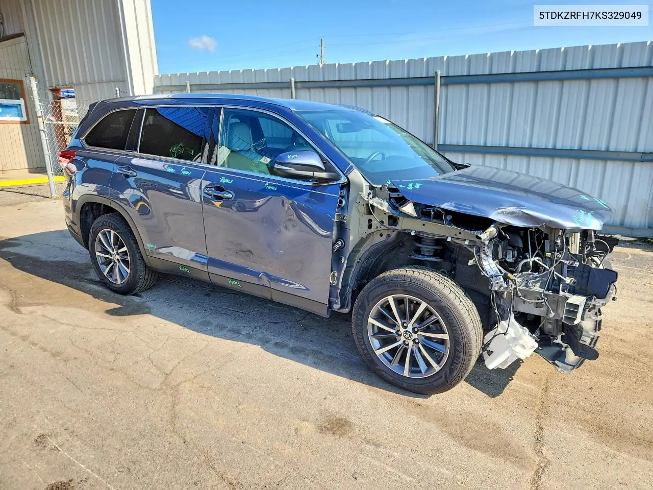 2019 Toyota Highlander Xle VIN: 5TDKZRFH7KS329049 Lot: 61951706