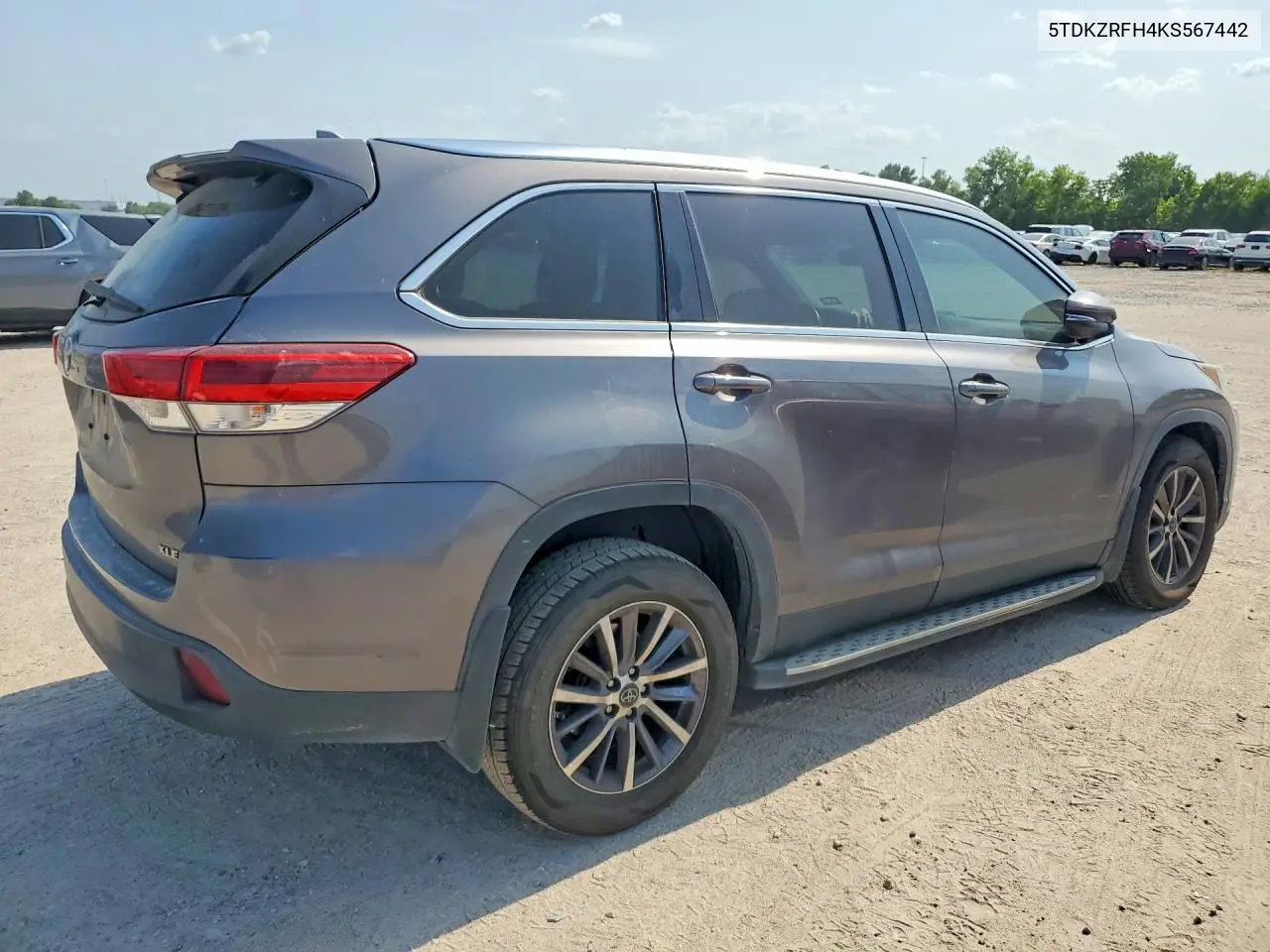 2019 Toyota Highlander Xle VIN: 5TDKZRFH4KS567442 Lot: 62109266