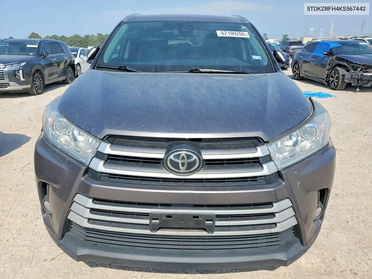 2019 Toyota Highlander Xle VIN: 5TDKZRFH4KS567442 Lot: 62109266