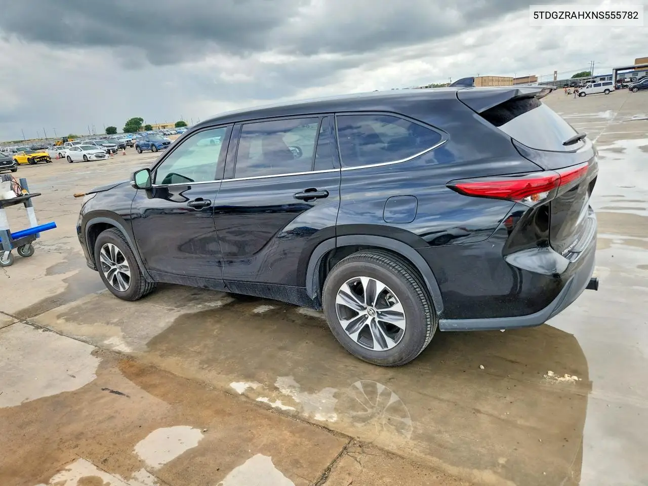 5TDGZRAHXNS555782 2022 Toyota Highlander Xle