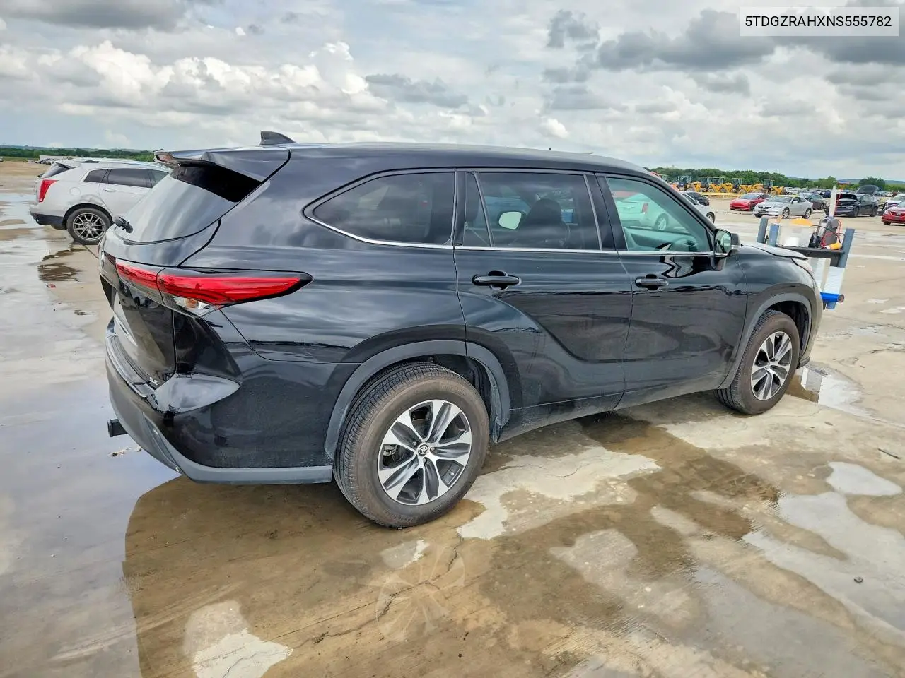 5TDGZRAHXNS555782 2022 Toyota Highlander Xle