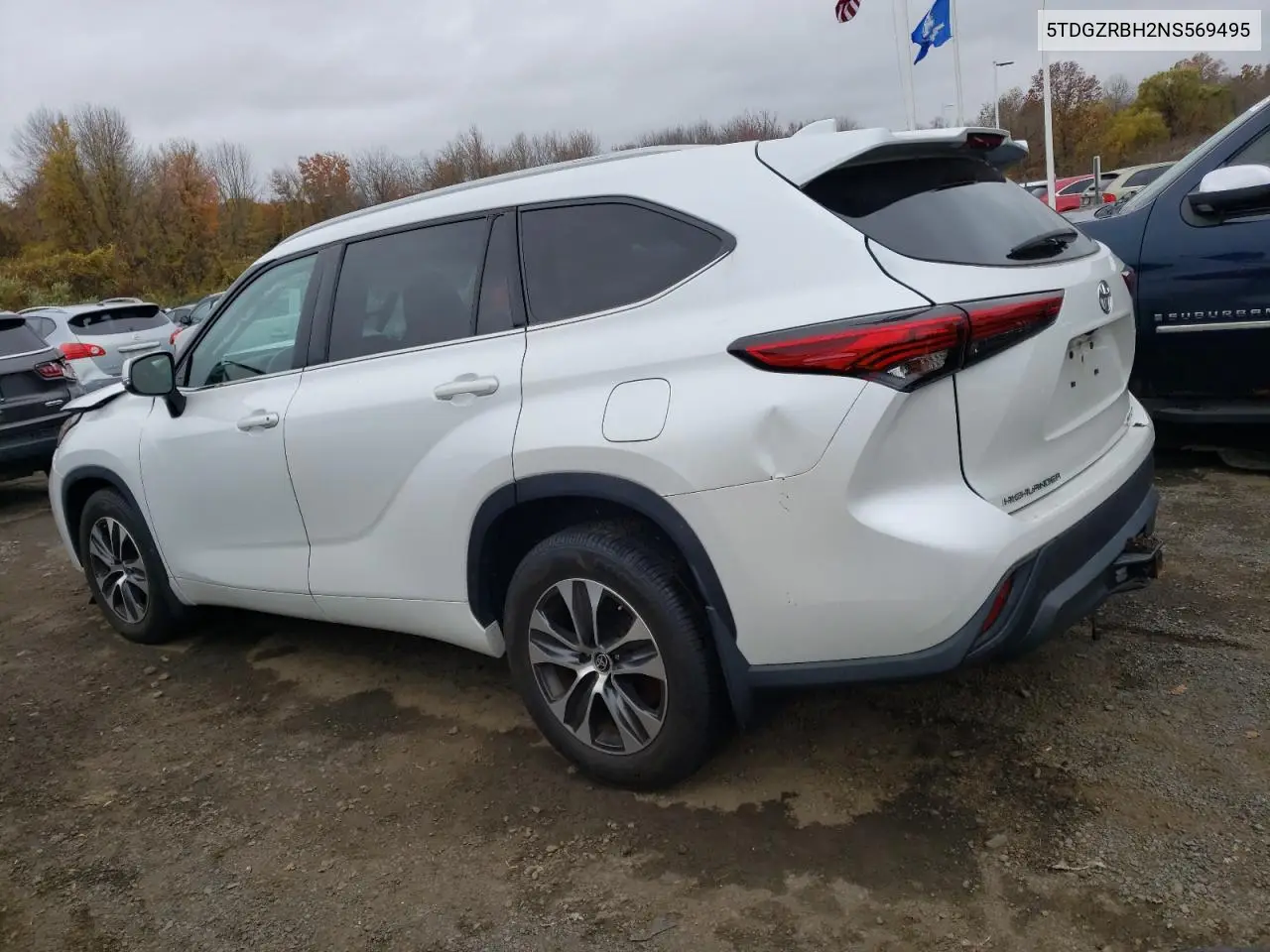 5TDGZRBH2NS569495 2022 Toyota Highlander Xle