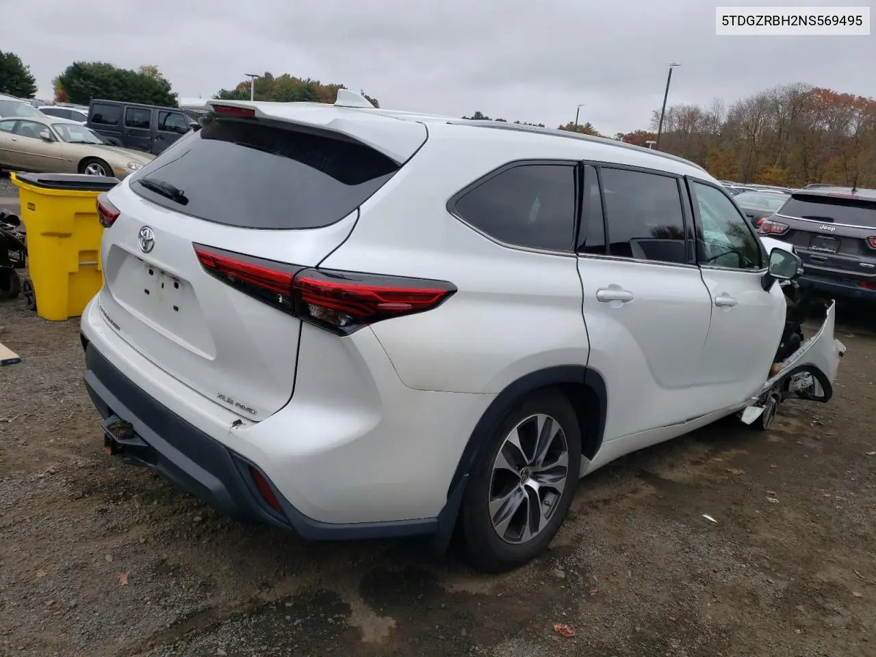 5TDGZRBH2NS569495 2022 Toyota Highlander Xle