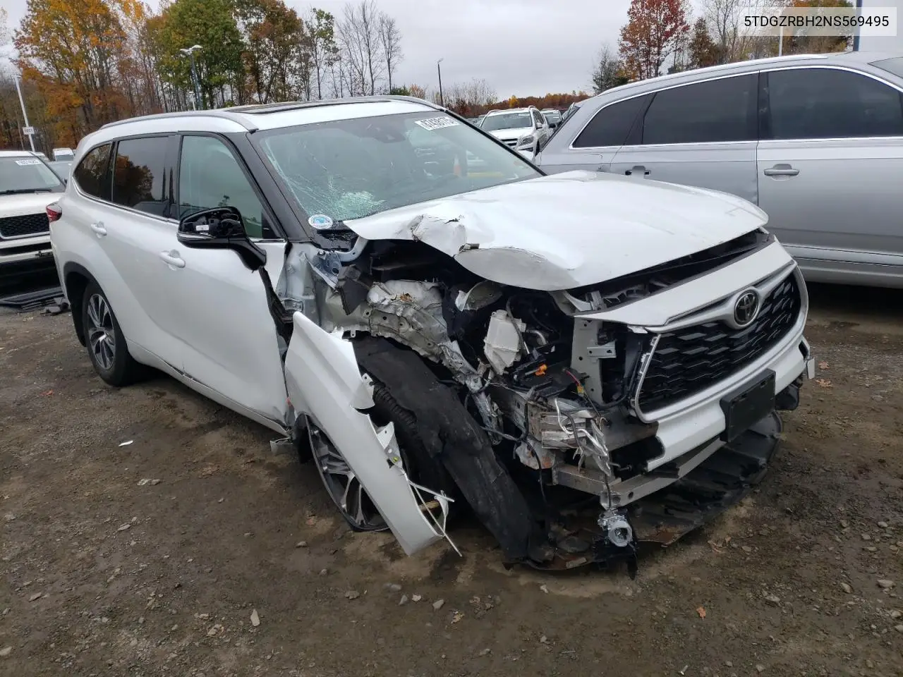5TDGZRBH2NS569495 2022 Toyota Highlander Xle