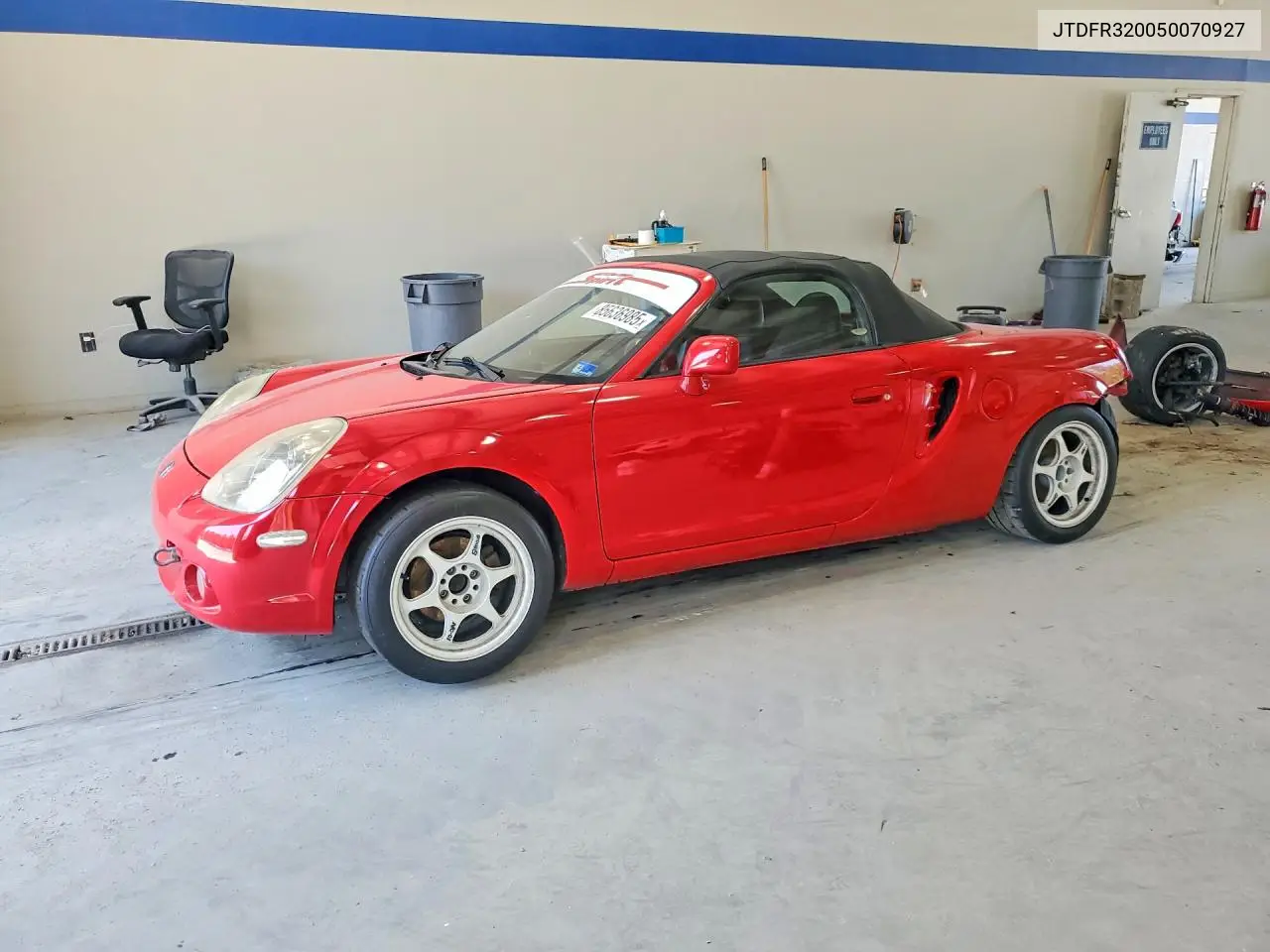 2005 Toyota Mr2 Spyder VIN: JTDFR320050070927 Lot: 85636985