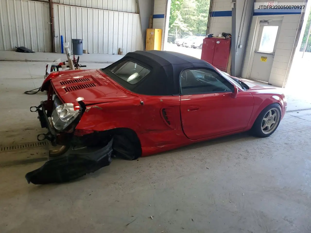 2005 Toyota Mr2 Spyder VIN: JTDFR320050070927 Lot: 85636985