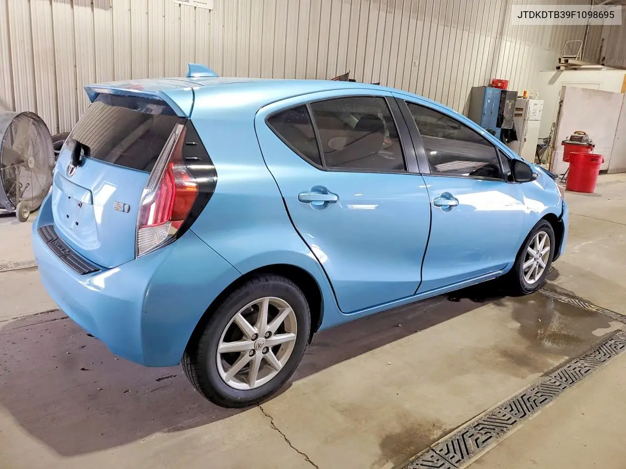 2015 Toyota Prius C Three VIN: JTDKDTB39F1098695 Lot: 61552056