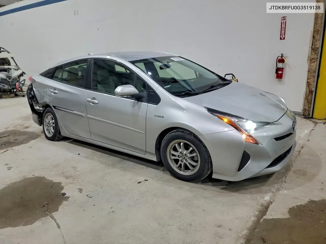 JTDKBRFU0G3519138 2016 Toyota Prius Two