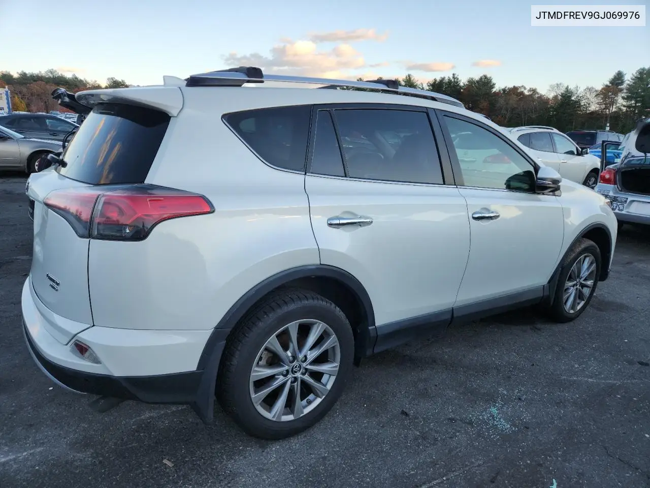 JTMDFREV9GJ069976 2016 Toyota Rav4 Limited