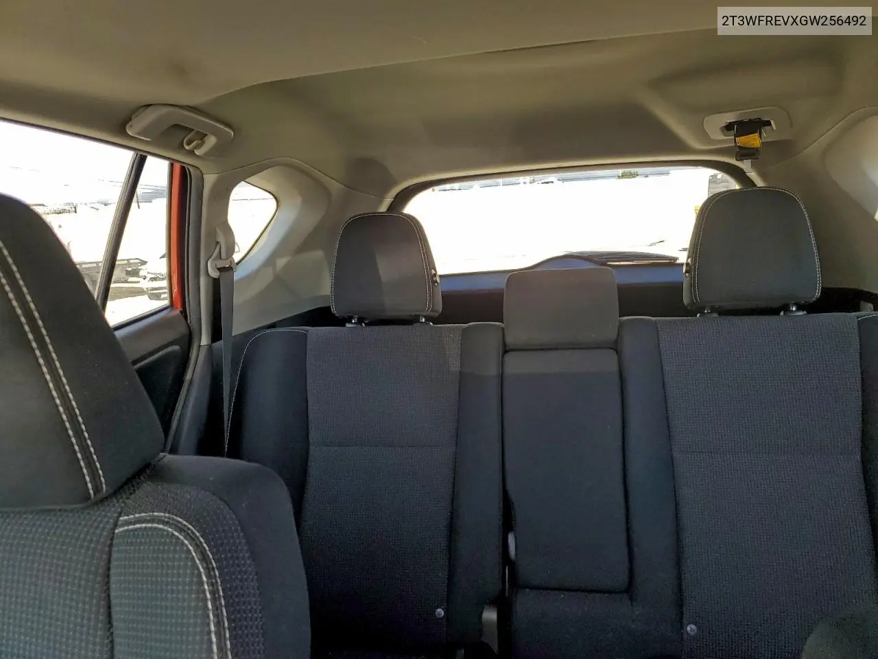 2T3WFREVXGW256492 2016 Toyota Rav4 Xle