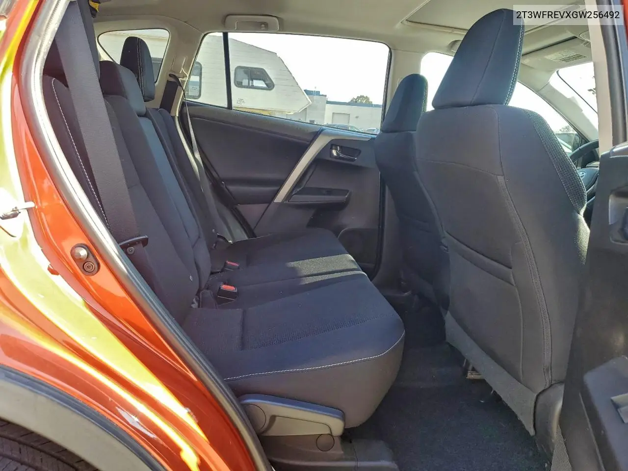2T3WFREVXGW256492 2016 Toyota Rav4 Xle