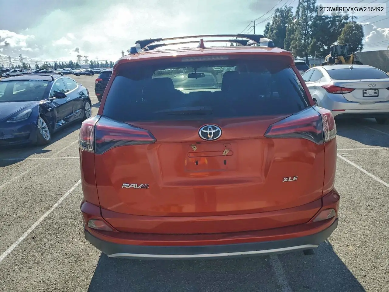 2T3WFREVXGW256492 2016 Toyota Rav4 Xle