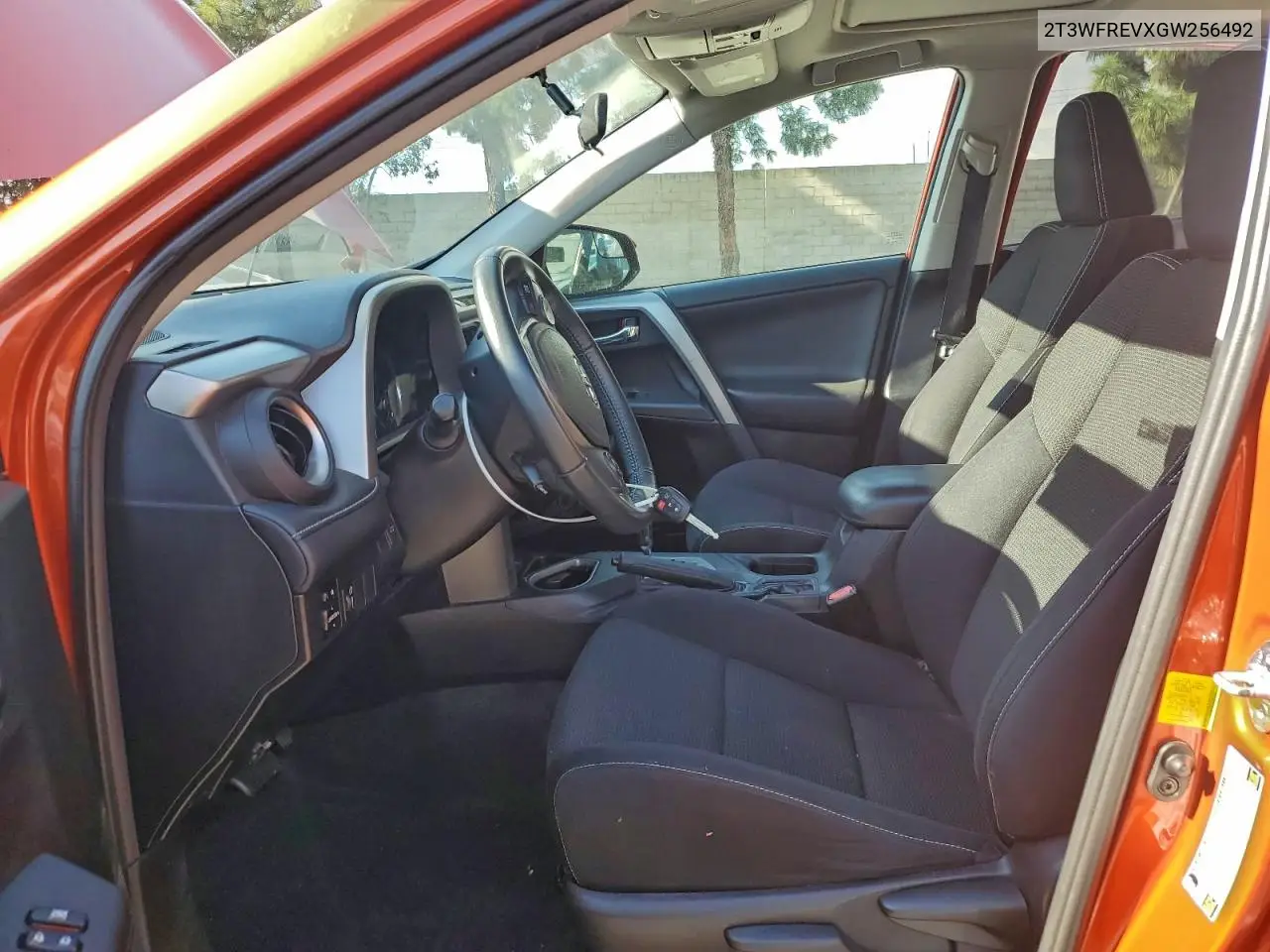 2T3WFREVXGW256492 2016 Toyota Rav4 Xle