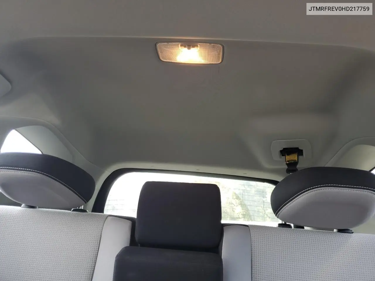 JTMRFREV0HD217759 2017 Toyota Rav4 Xle