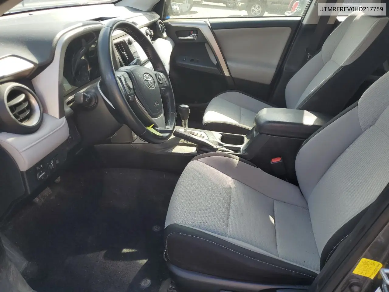 JTMRFREV0HD217759 2017 Toyota Rav4 Xle