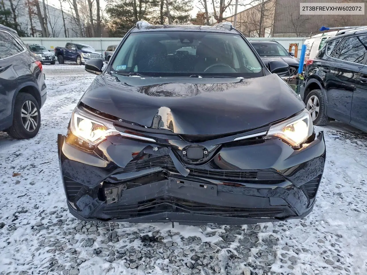 2T3BFREVXHW602072 2017 Toyota Rav4 Le