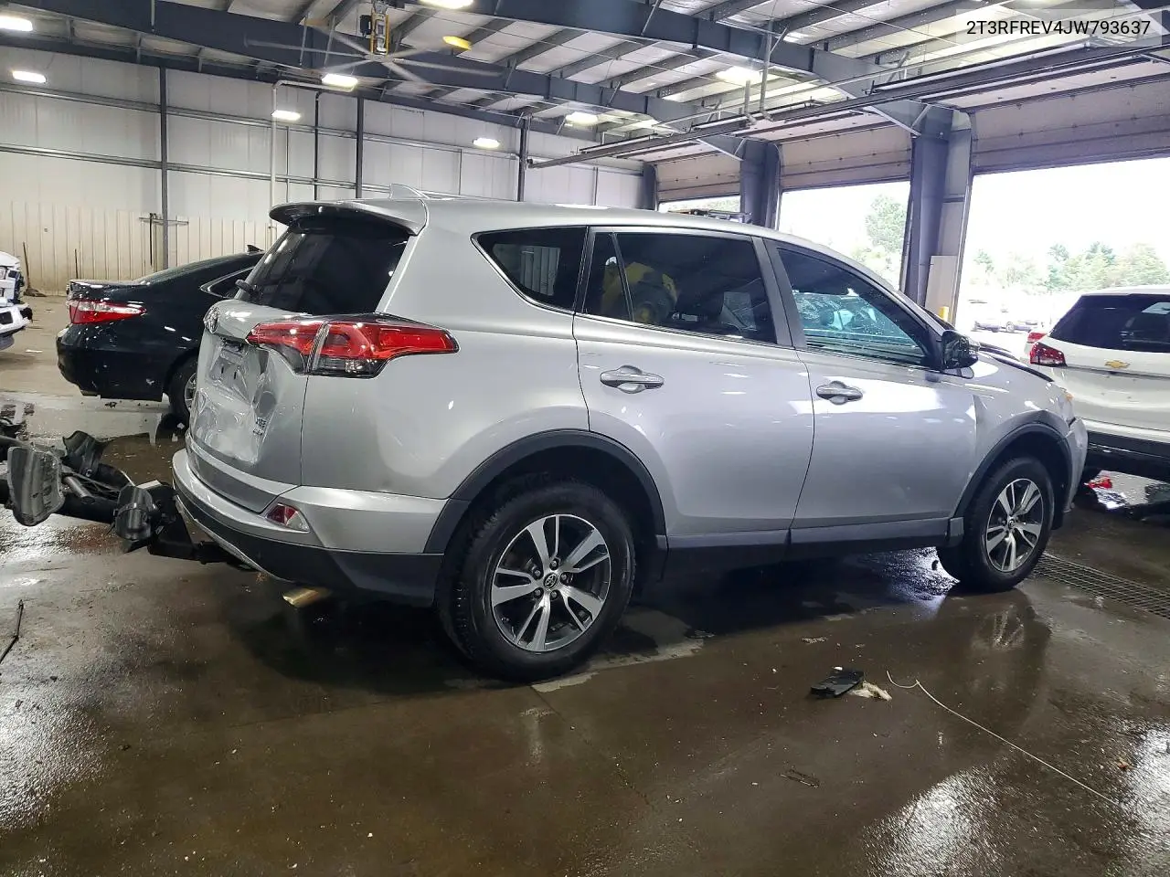 2018 Toyota Rav4 Xle VIN: 2T3RFREV4JW793637 Lot: 61957896