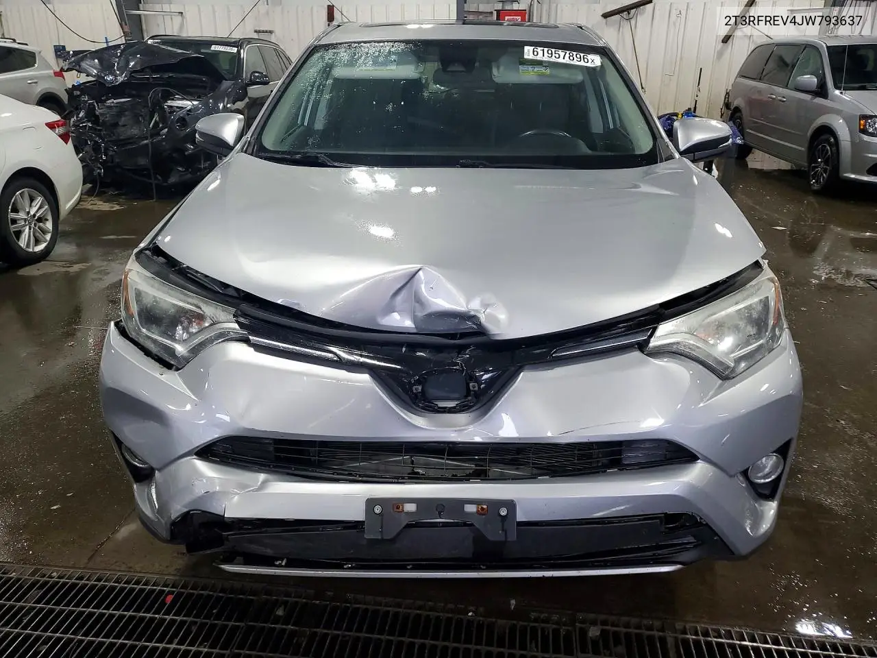 2018 Toyota Rav4 Xle VIN: 2T3RFREV4JW793637 Lot: 61957896