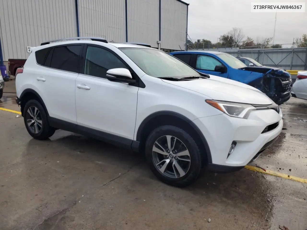 2T3RFREV4JW846367 2018 Toyota Rav4 Xle