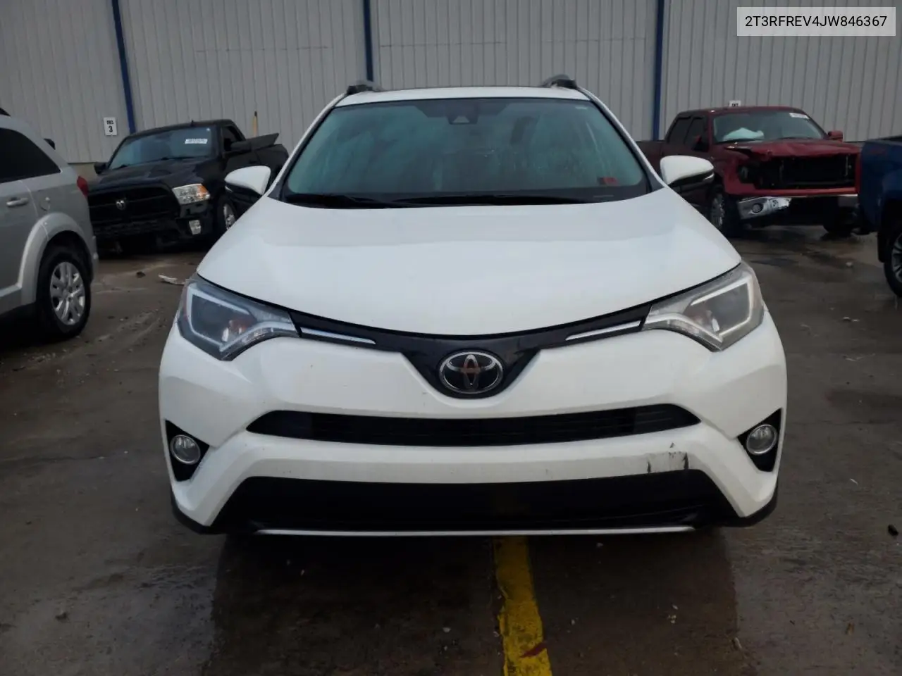 2T3RFREV4JW846367 2018 Toyota Rav4 Xle