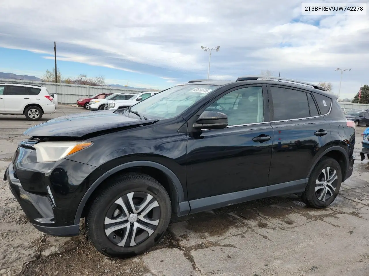 2T3BFREV9JW742278 2018 Toyota Rav4 Le