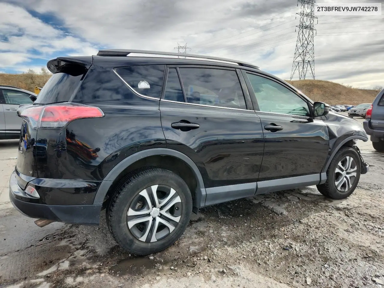 2T3BFREV9JW742278 2018 Toyota Rav4 Le
