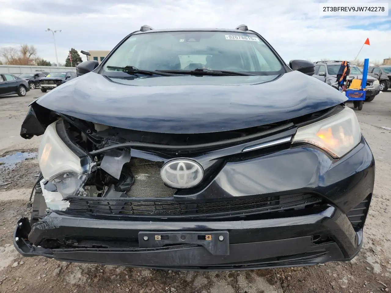 2T3BFREV9JW742278 2018 Toyota Rav4 Le