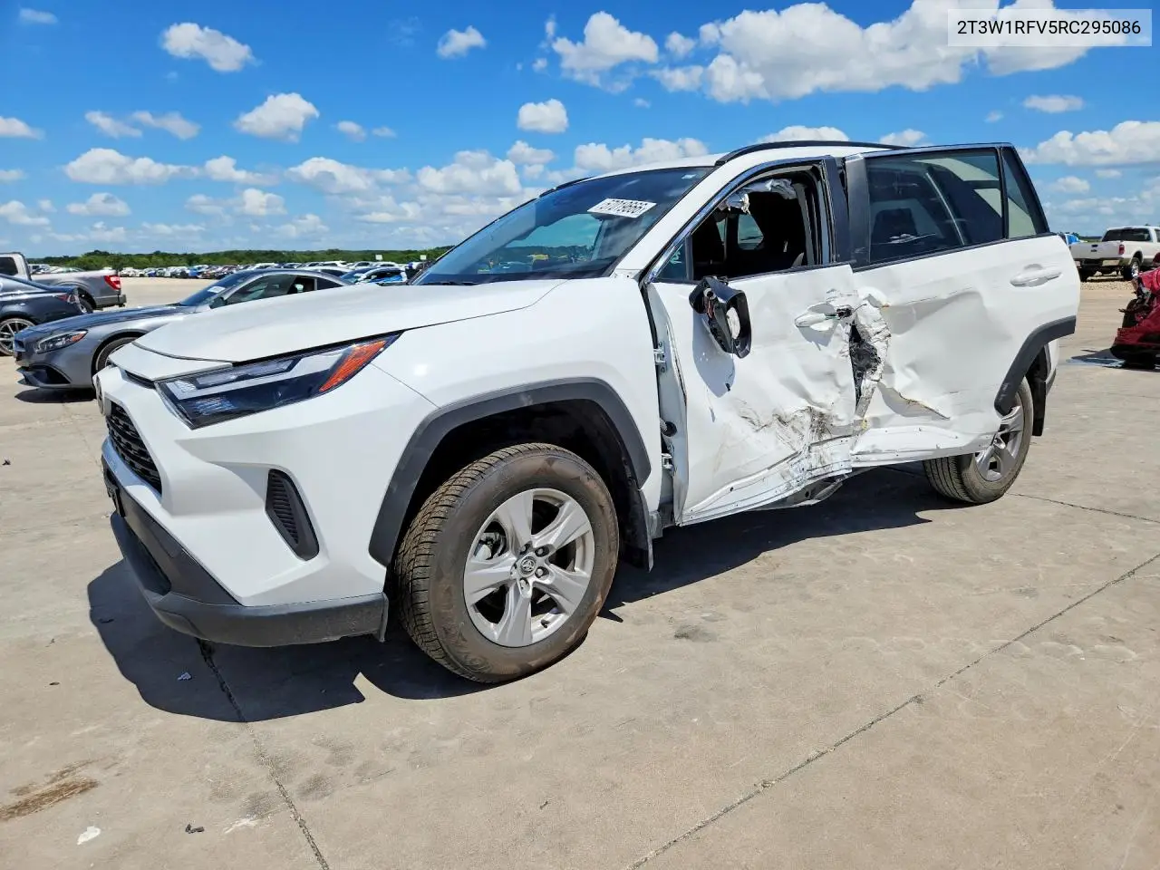 2T3W1RFV5RC295086 2024 Toyota Rav4 Xle