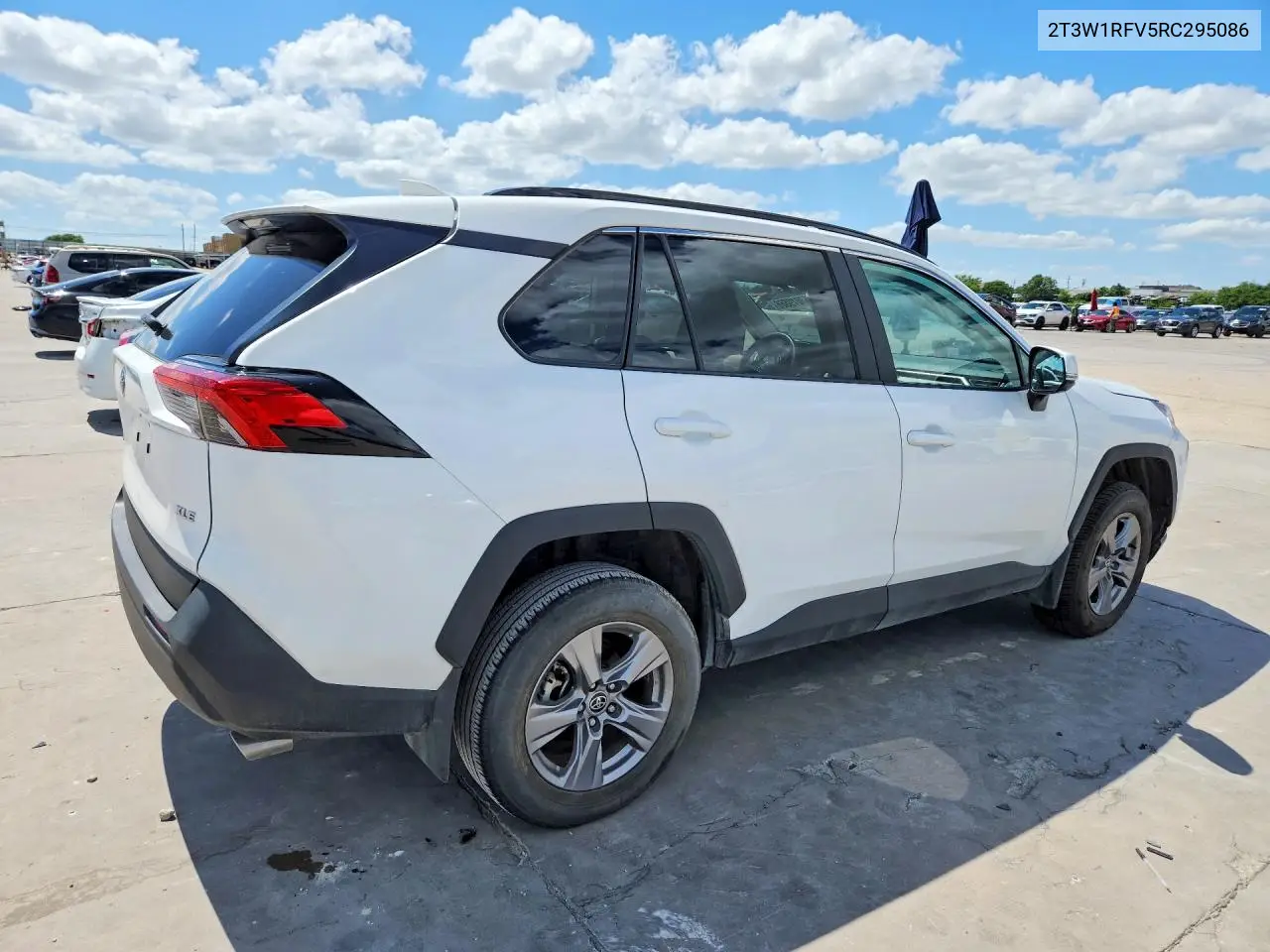 2T3W1RFV5RC295086 2024 Toyota Rav4 Xle