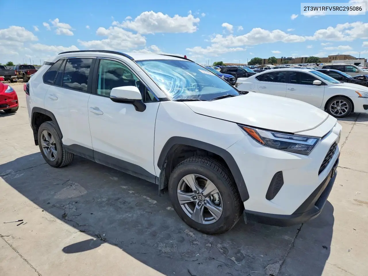2T3W1RFV5RC295086 2024 Toyota Rav4 Xle